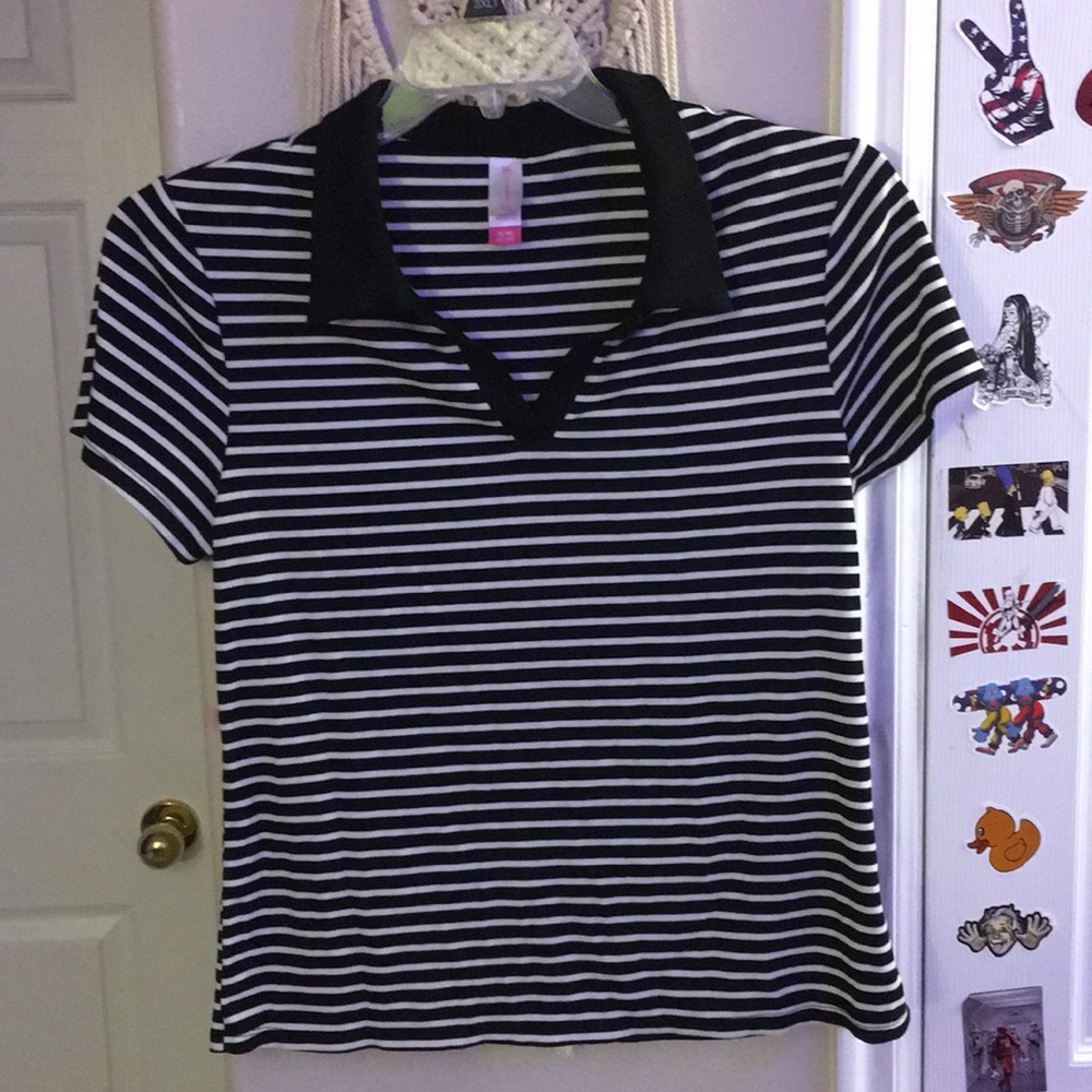 Striped, collared V-neck tee